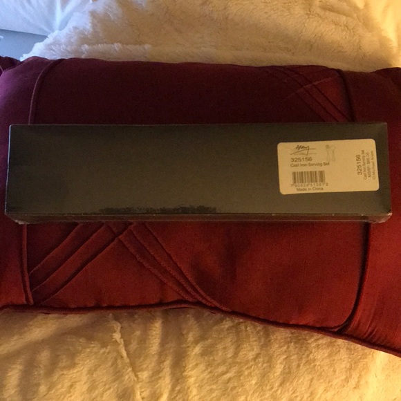 Brand New Cast Iron Serving Set - Picture 3 of 8